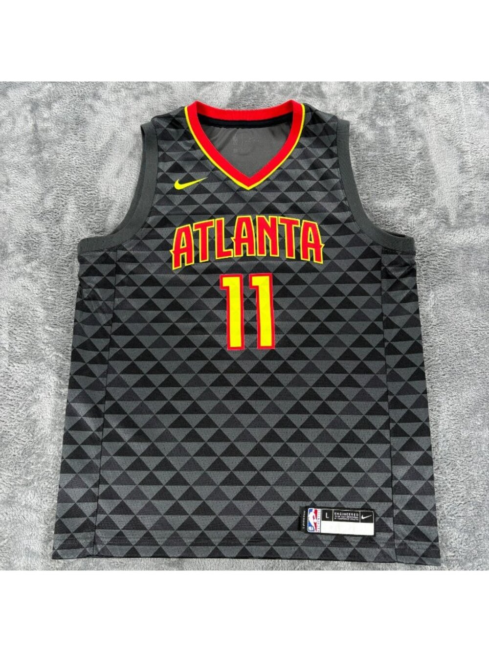 Nike Atlanta Hawks Trae Young 11 2019 City Edition Swingman Jersey Youth L Black